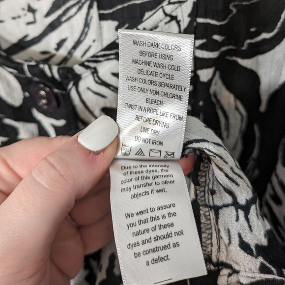 Roaman's Gauzy 100% Rayon Black & White Floral Print Button Down Tunic Size 32W - Picture 7 of 7